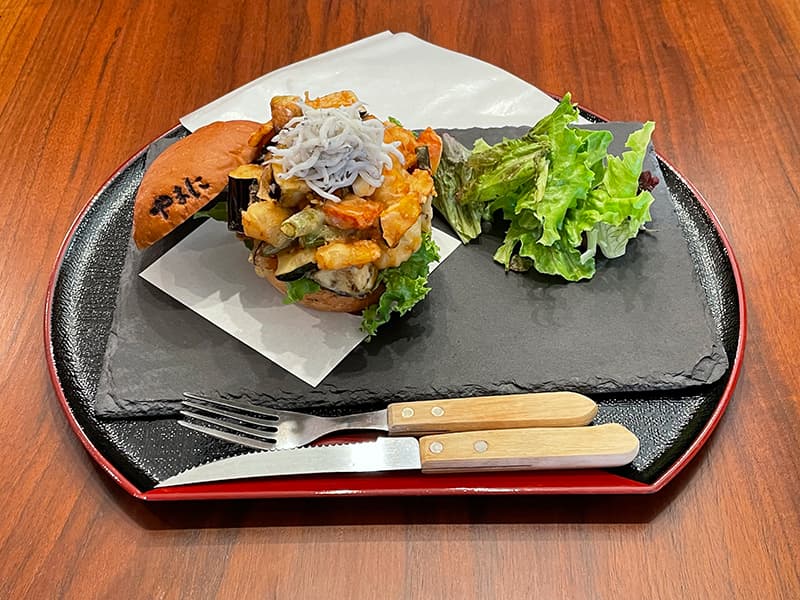 お食事処やまに