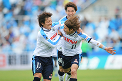 途中出場の松浦選手が川辺選手との絶妙なパス交換からゴール前に飛び出し、逆転ゴールを突き刺す。
